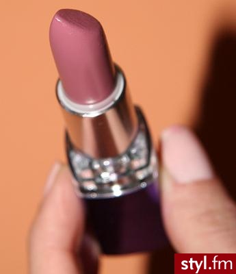USTA USTA. Rimmel London Moisture Renew Lipstick - Vintage Pink (180) - Makijaże