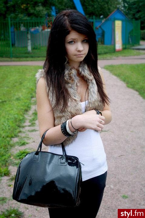 Te futerko można kupić w orsay za 89 zł jak by coś ;D - Moda uliczna Inne Moda