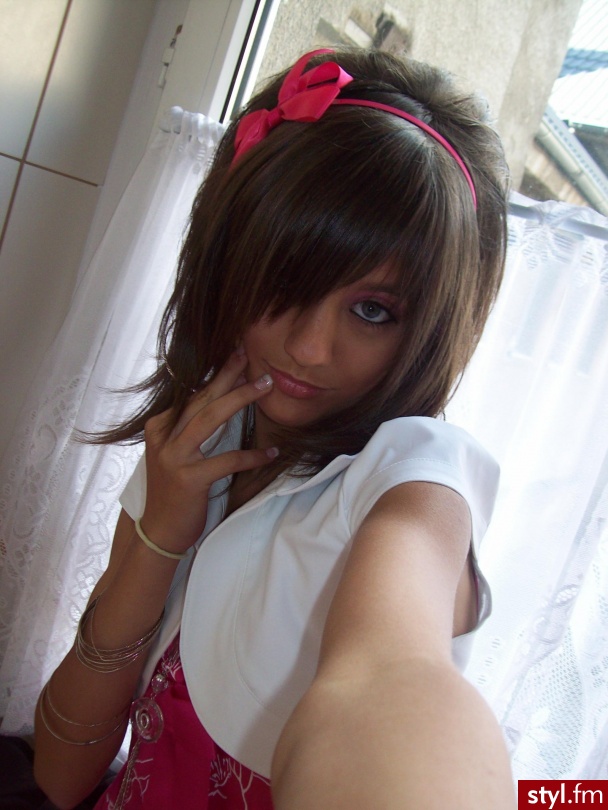 ;** - EMO Alternatywne Średnie Fryzury