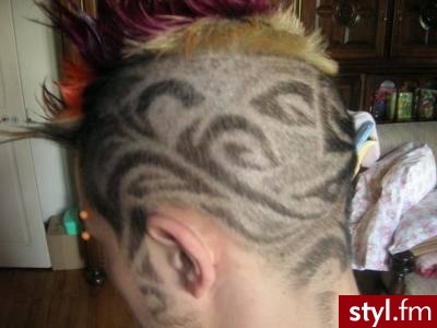 awangardowe fryzury. Fryzury dla odważnych. awangardowe fryzury - Internetowy Katalog Fryzur IKF.com.pl, propozycje fryzur na każdą okazję np. wella fryzury - Punk Rock Alternatywne Średnie Fryzury