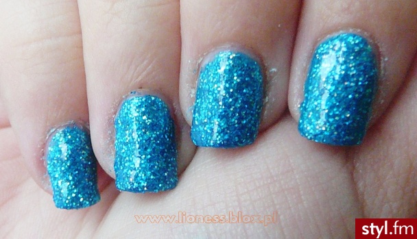 Więcej zdjęc i kilka słów o lakierze znajdziecie w NOTCE NA BLOGU: http://lioness.blox.pl/2013/11/Lovely-Color-Mania-68.html - Kwadratowe Naturalne Paznokcie