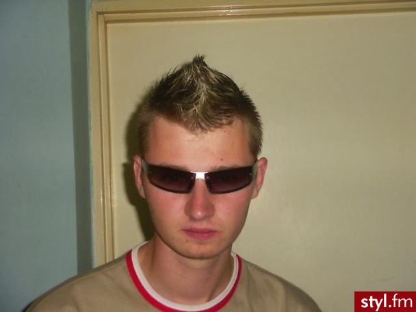 stare dzieje fryz jaki miałem w 2005roku :) - Punk Rock Alternatywne Średnie Fryzury