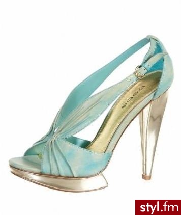 Kobieco i modne zarazem. Bebe, $149. - Pozostałe Buty Moda