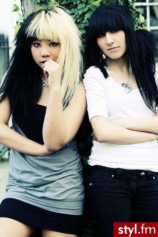 Anette Skye i Edlyn Divina - EMO Alternatywne Średnie Fryzury