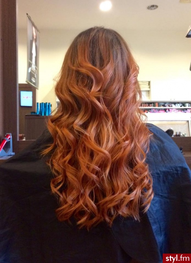 Koloryzacja z Olaplex , kolor i cięcie Kasia, salon For Hair - Rude Rozpuszczone Kręcone Na co dzień Długie Fryzury
