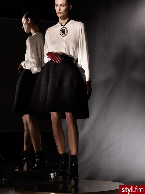 Średnie Spódnice Moda