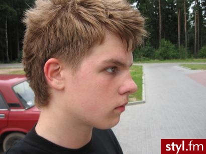 emo ? - Średnie Męskie Fryzury