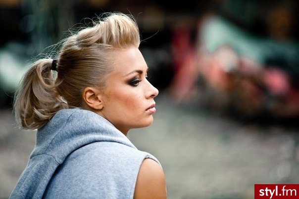 Blond Upięcie Proste Na co dzień Średnie Fryzury