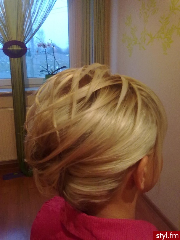 Blond Kok Proste Wieczorowe Średnie Fryzury
