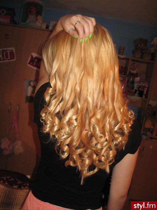 Blond Rozpuszczone Kręcone Na co dzień Długie Fryzury
