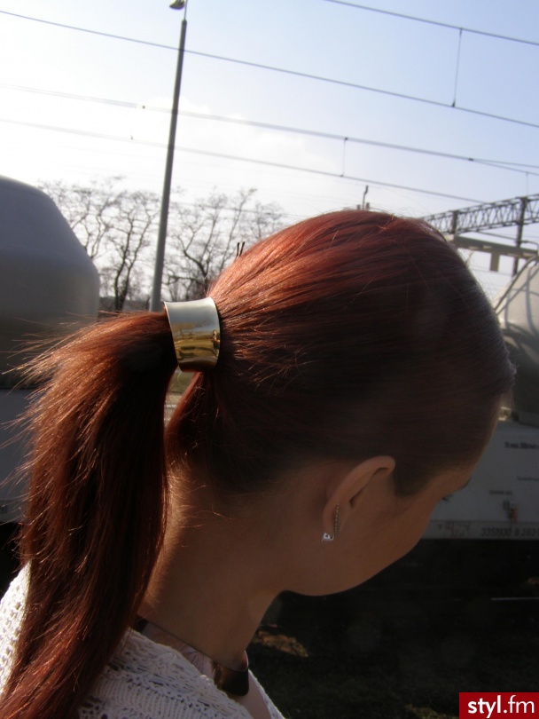 Ostatni dzwonek aby wygrać hair cuffa u mnie na blogu http://lubieczern.blogspot.com/2012/03/konkurs-wygraj-hair-cuff.html - Rude Rozpuszczone Proste Na co dzień Długie Fryzury