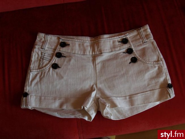 http://allegro.pl/item676918992_biale_spodenki_denim_co_rozmiar_40_nowe.html

35 zł. - Pozostałe Ciuchy Moda