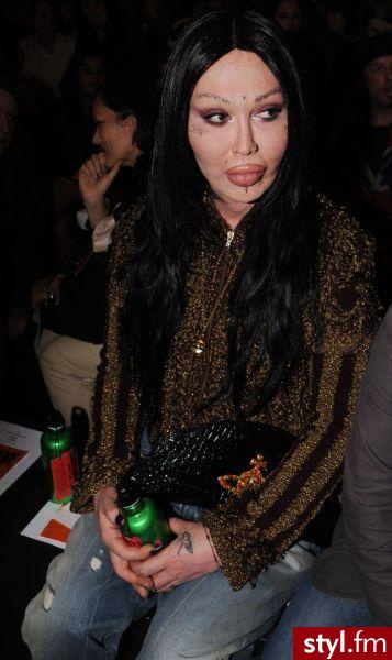 pete burns, piosenkarz. PETE BURNS, po operacjach.
piosenkarz DEAD OR ALIVE - Misz-masz