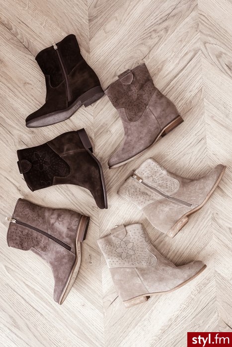 * obcas płaski
* ukryty koturn
* skóra naturalnie zamszowa
* wzór tłoczony kwiat
https://roseboutique.pl/ - Botki Buty Moda