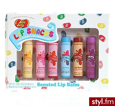 Zestaw balsamów do ust firmy Jelly Belly w cenie 16$. Znajdziesz tam takie smaki jak: wanilia, wiśnia, grejpfrut, słodka pianka, kokos i mix owocowy. - Gadżety Inne Moda
