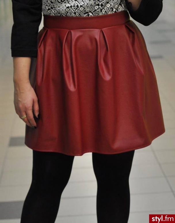 Średnie Spódnice Moda