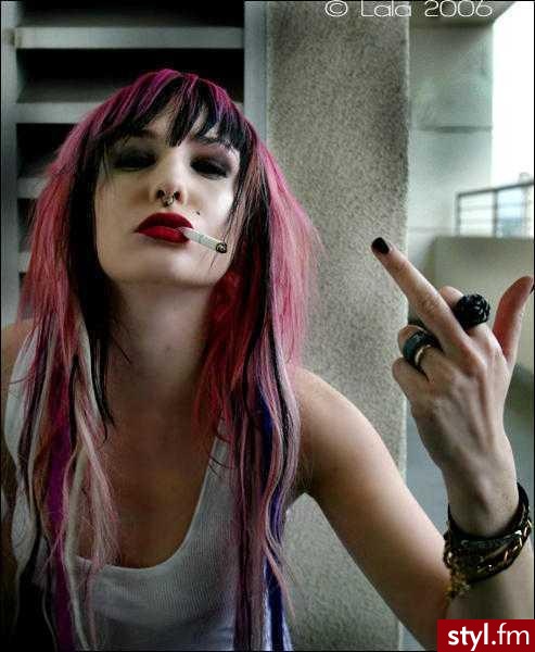 audrey kitching - EMO Alternatywne Średnie Fryzury
