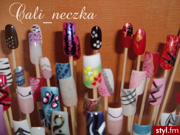 Autor: Dolly grupka 1. Autor: <b>Dolly</b><br /> Prace Cali_neczki - Paznokcie