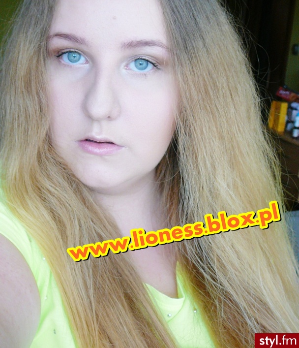 Ombre Hair farbą L'Oreal moje pierwsze wrażenia   zdjęcia jak i plusy i minusy znajdziecie...we FILMIKU: http://www.youtube.com/watch?v=rn_3eH1hawM jak NOTCE NA BLOGU: http://lioness.blox.pl/2013/08/Moje-Ombre-Hair-z-farba-Loreal.html - Blond Rozpuszczone Proste Na co dzień Długie Fryzury