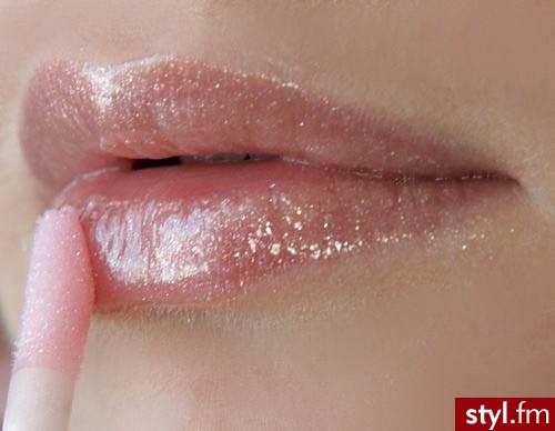 Chanel Levres Scintillantes Glossimer 139 Futile. - Makijaże