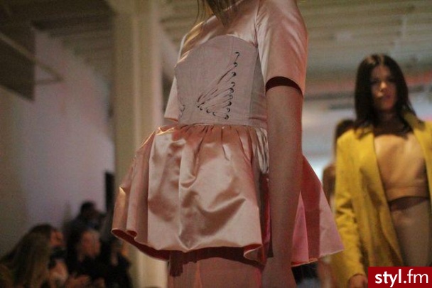 Sukienki Moda