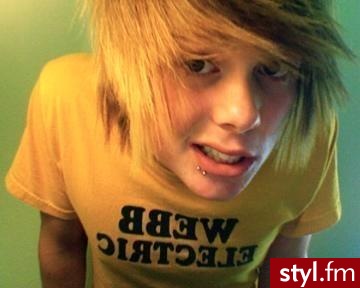 To jest emo chłopak ;** - EMO Alternatywne Średnie Fryzury