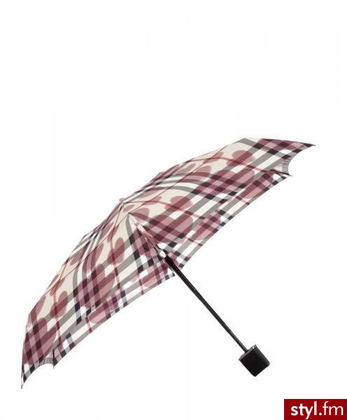 Burberry Hearts Collection. Linia jest dziełem dyrektora kreatywnego marki – Christophera Bailey’a. Sercową kolekcję tworzą torebki, skórzane akcesoria, drobne dodatki i biżuteria. Motywem spajającym całość jest oczywiście serce, które skomponowano z kult - Gadżety Inne Moda