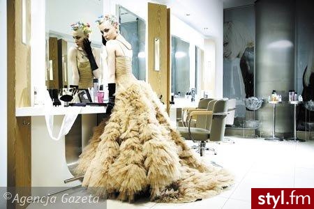 tiulowa suknia projektu maćka zienia... - Pozostałe Ciuchy Moda