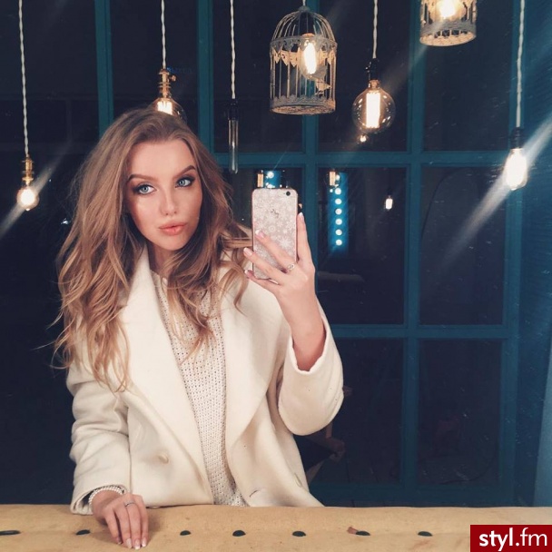 Blond Rozpuszczone Kręcone Na co dzień Średnie Fryzury