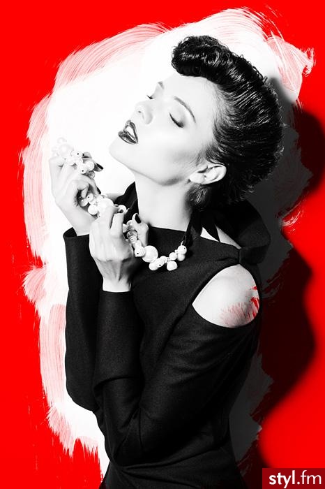 Model: Adrienn @ Elite    Creative Director and Stylist: Naomi Mdudu    Stylist's assitant: Chanelle Best-Williams    Hair-stylist: Ben Gregory    Photographer: Natalia Ilina - Czarne Upięcie Proste Wieczorowe Średnie Fryzury