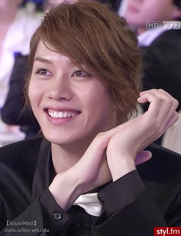 HeeChul - Średnie Fryzury