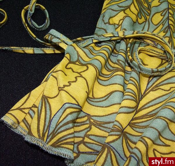 TOP SHOP.
http://allegro.pl/item676307527_nowy_gustowny_w_modny_wzor_top_shop_rozm_12_40.html - Pozostałe Ciuchy Moda