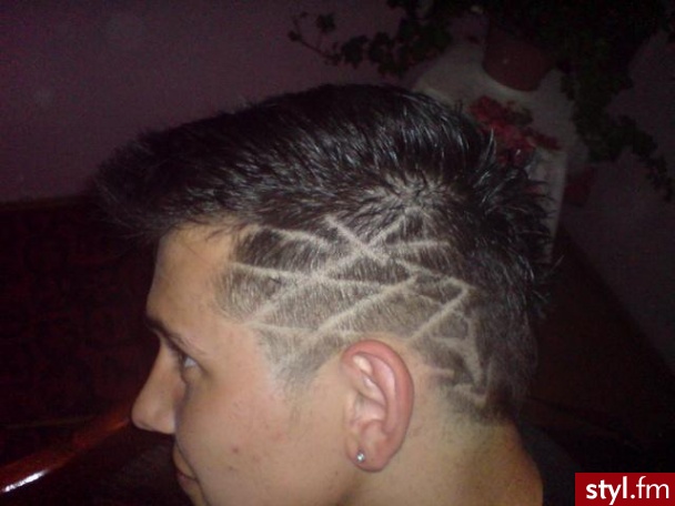 wykonawca ziomek Marian w salonie u Szamana xD klient Lucyfer - Punk Rock Alternatywne Średnie Fryzury