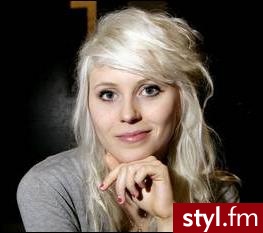 amanda jenssen - Średnie Fryzury