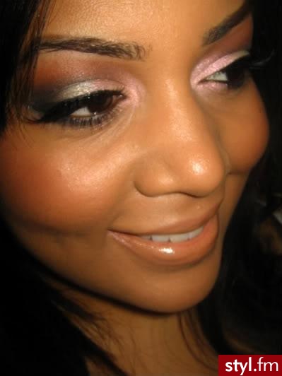 makijaż. Face - NARS foundation in Syracuse, MAC Margin + Peachykeen Blush, Brows Wet N' Wild Pencil
Eyes - Mac Nanogold (inner corner/lid), Parrot (mid-lid), Dark Blue Green p/m (outer v), Brown Script (crease), Mylar (highlight)
Lips - NYX Echo l - Makijaże