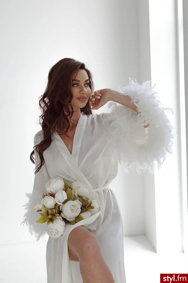 https://pernille.pl/products/satynowy-szlafrok-z-piorami-2 - Szlafroki Bielizna Moda