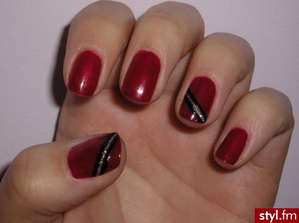 Autor: miss.hot moja ulubiona czerwień :). Autor: <b>miss.hot</b><br /> z elementami czerni i srebra - Paznokcie