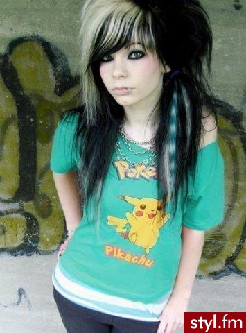 Emily Vallanueva - EMO Alternatywne Średnie Fryzury