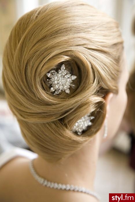 Blond Upięcie Proste Ślubne Średnie Fryzury