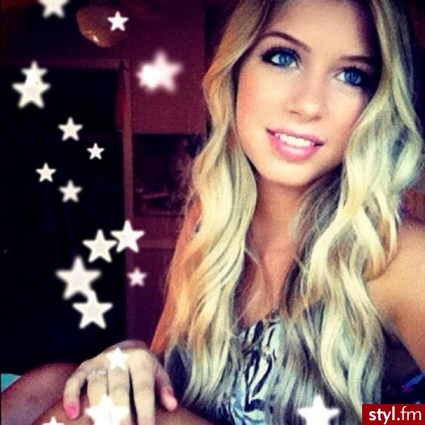 Allie Deberry - Blond Rozpuszczone Kręcone Na co dzień Długie Fryzury