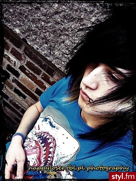 happyloser. h - EMO Alternatywne Średnie Fryzury