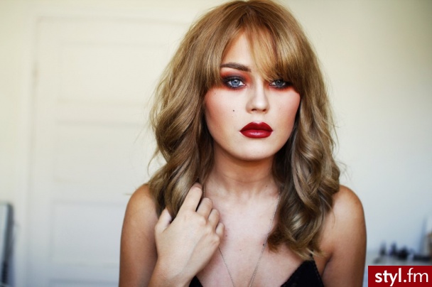 Blond Rozpuszczone Kręcone z grzywką Na co dzień Długie Fryzury