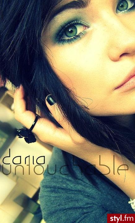 http://www.youtube.com/watch?v=D8bZ9bKwF60&feature=player_embedded#

KOCHAM JĄ <3 - Makijaże