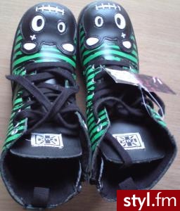 Butki. Trampki :) cena 220 zl. rozmiar 38... (nie naleza do mnie) jak ktos chce to moge podac link do aukcji. Mi sie strasznie podobaja XD - Pozostałe Buty Moda