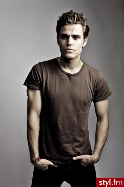 Paul Wesley < 3 - Średnie Męskie Fryzury