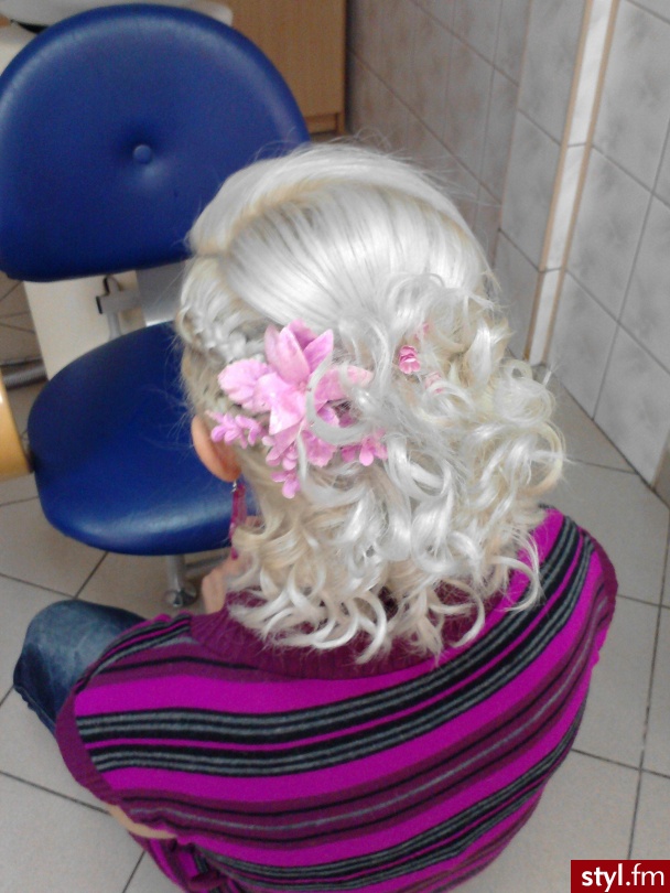 Blond Upięcie Kręcone z grzywką Wieczorowe Średnie Fryzury