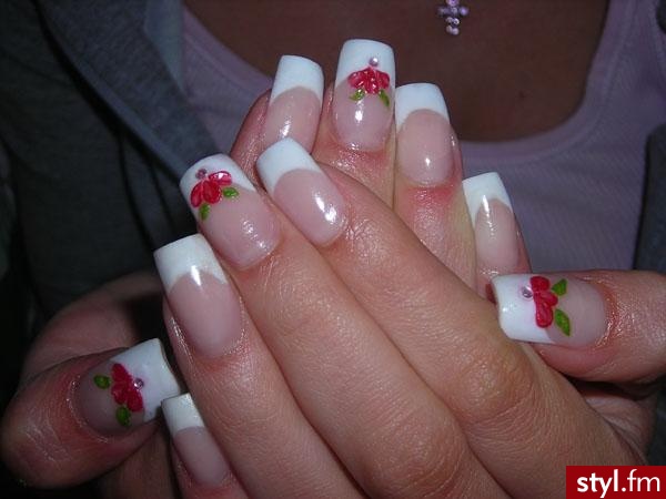 akryl na formie, kwiatuszki akrylowe, cyrkonia - Paznokcie