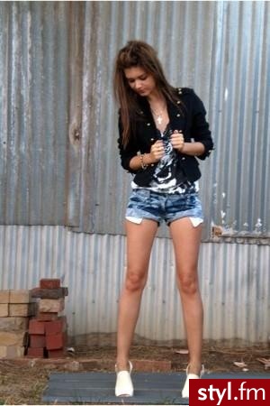 Jeżeli zdjęcia znajdują się w galerii proszę o link... :) - Pozostałe Ciuchy Moda