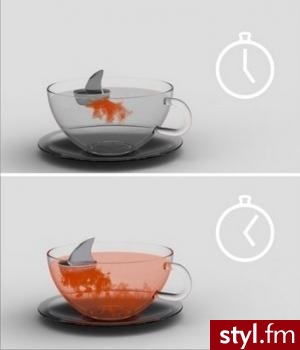 Jeśli jesteście miłośnikami różnych herbat to Sharky jest gadżetem dla Was. Utrzymując się na tafli gorącej wody powoli uwalnia esencję herbaty. Dzięki takiemu zastosowaniu herbata ma jeszcze bogatszy smak i aromat. Ten praktyczny gadżet może okazać się i - Misz-masz