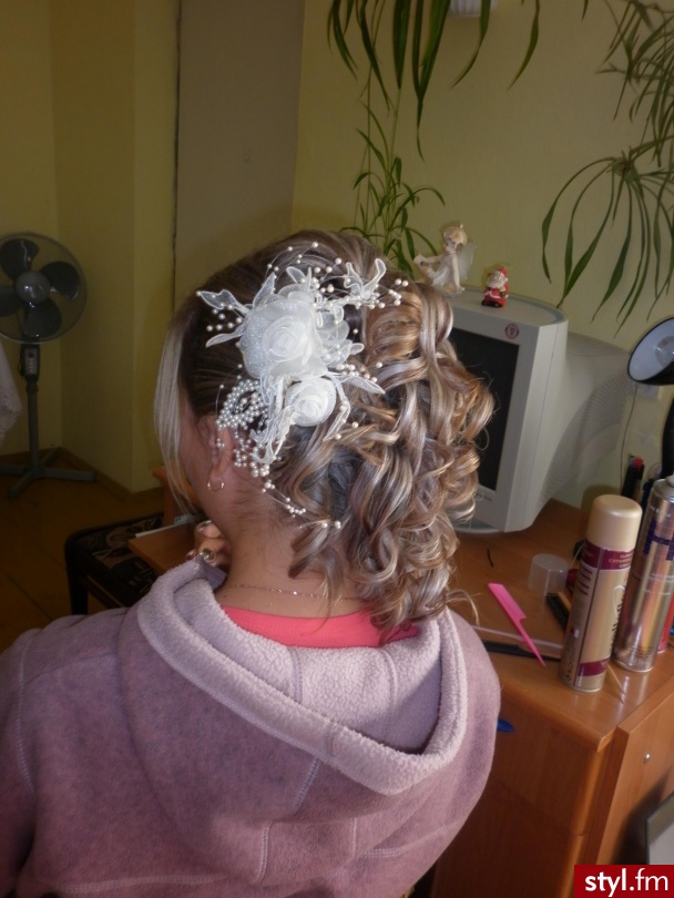 Blond Upięcie Kręcone Ślubne Średnie Fryzury
